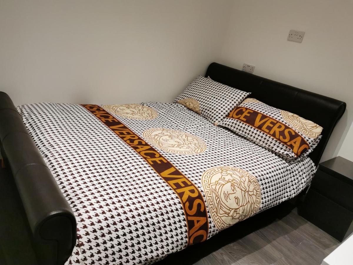Studio Self Contained Double Bedroom Лондон Экстерьер фото