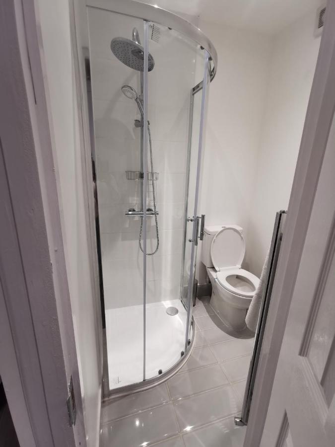 Studio Self Contained Double Bedroom Лондон Экстерьер фото