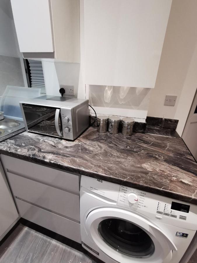 Studio Self Contained Double Bedroom Лондон Экстерьер фото